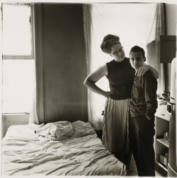 1965-two-friends-at-home-by-diane-arbus